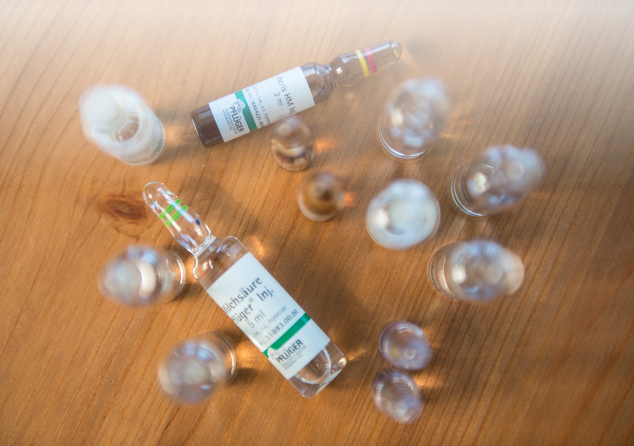 Alternative Heilmethoden bei Heilpraktiker in Mannheim, Bachblüten - homöopathische Mittel - Schüßler Salze